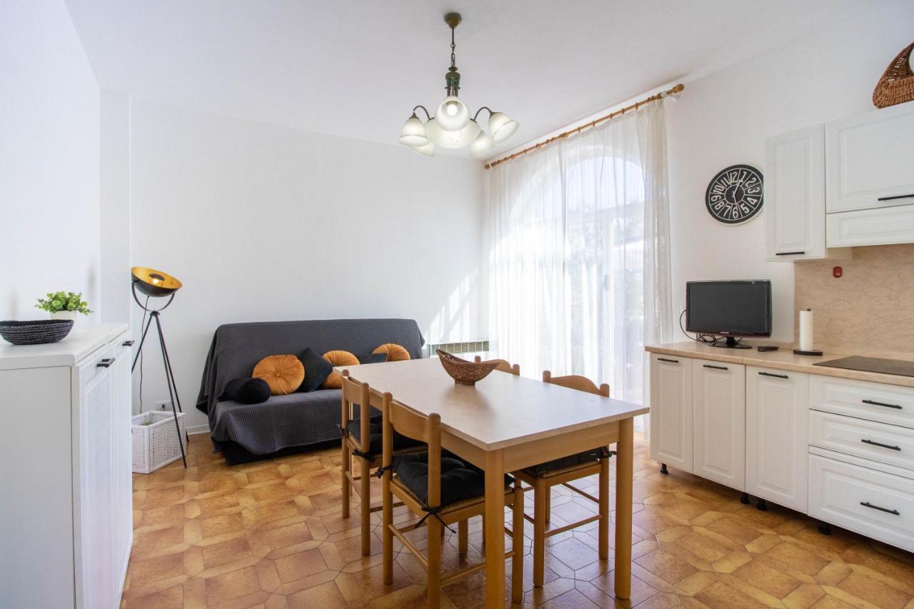 Luminoso Appartamento Con Ampia Terrazza 산토바르톨로메오알마레 외부 사진