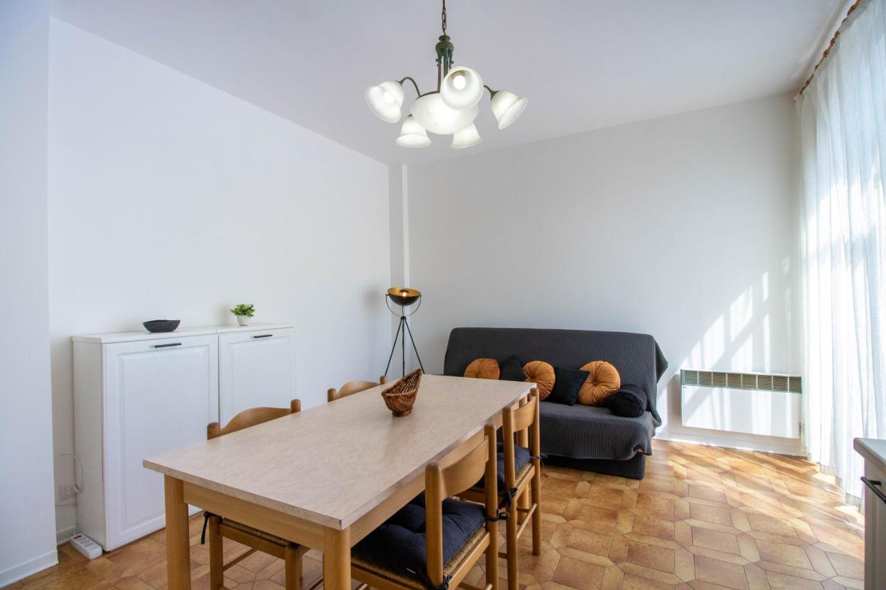 Luminoso Appartamento Con Ampia Terrazza 산토바르톨로메오알마레 외부 사진