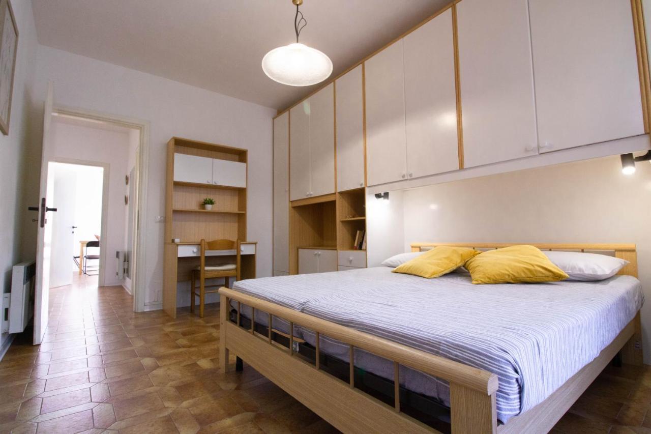 Luminoso Appartamento Con Ampia Terrazza 산토바르톨로메오알마레 외부 사진